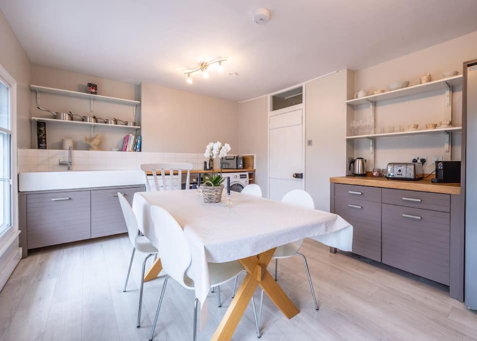Beautiful & Spacious Retreat In Winchester Esterno foto